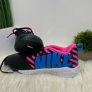 Nike Team Hustle Quick 2